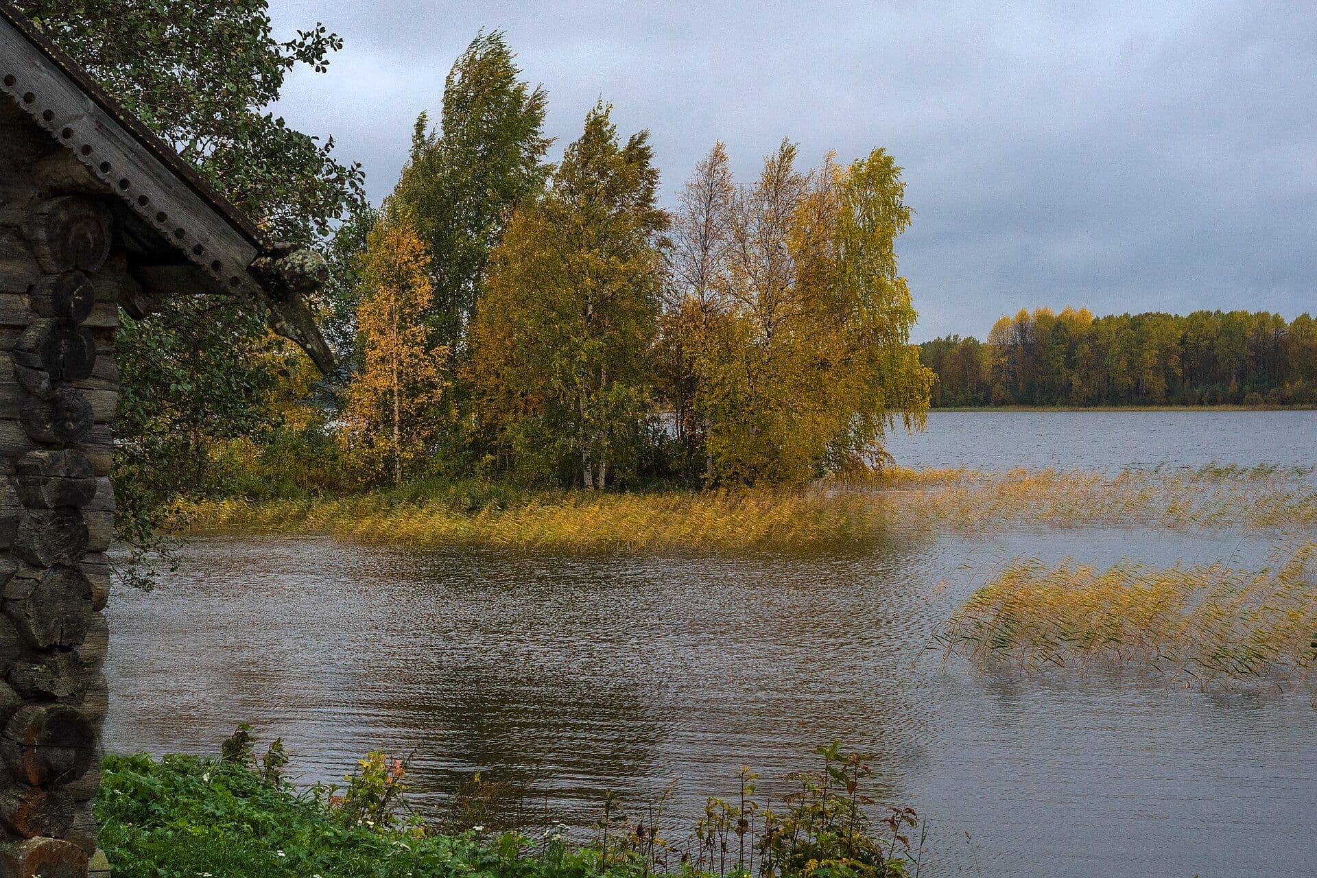 Золотая осень на острове Кижи в Карелии