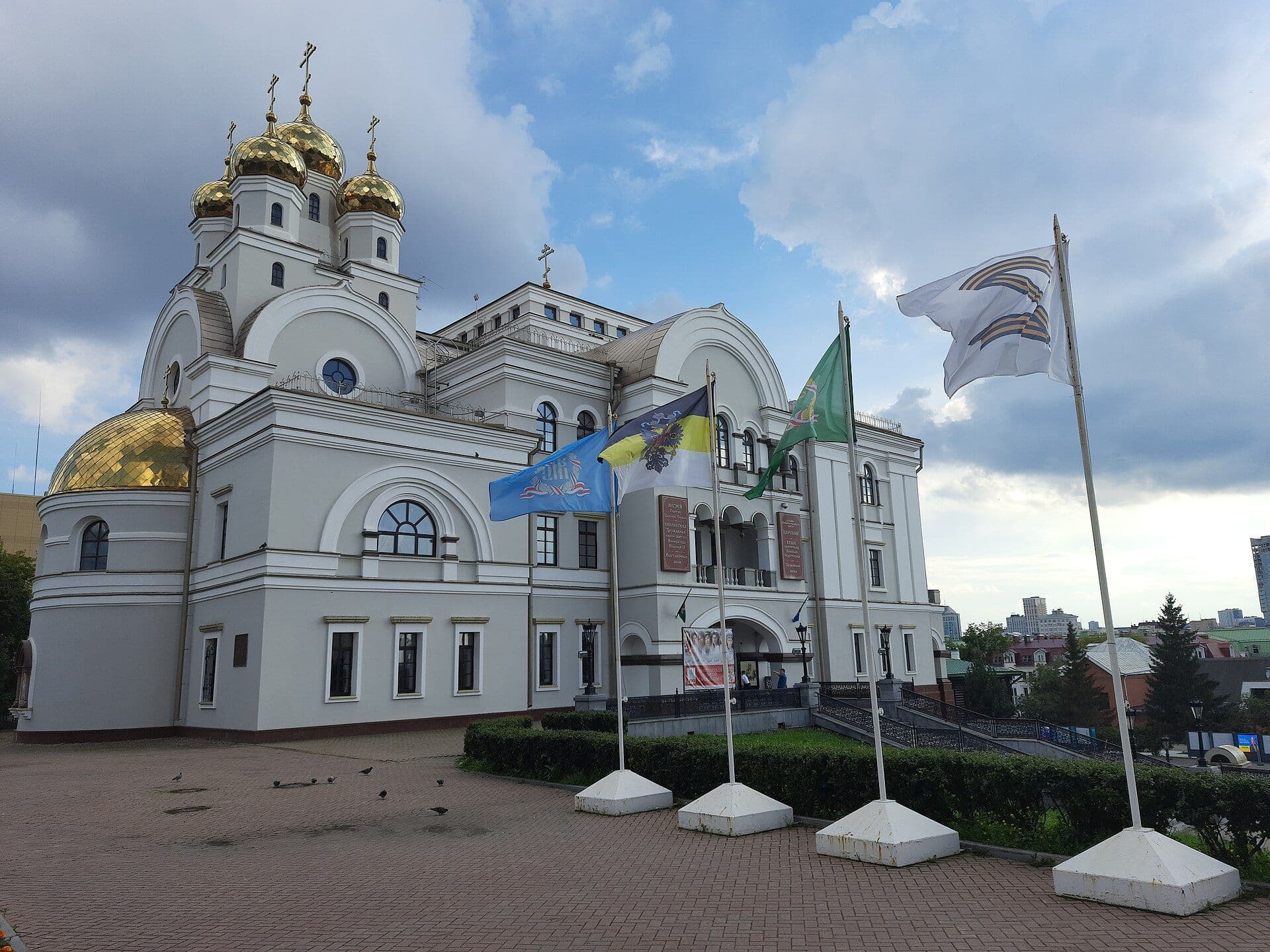 Екатеринбург, Храм-на-Крови: пятикупольный храм на Вознесенской горке