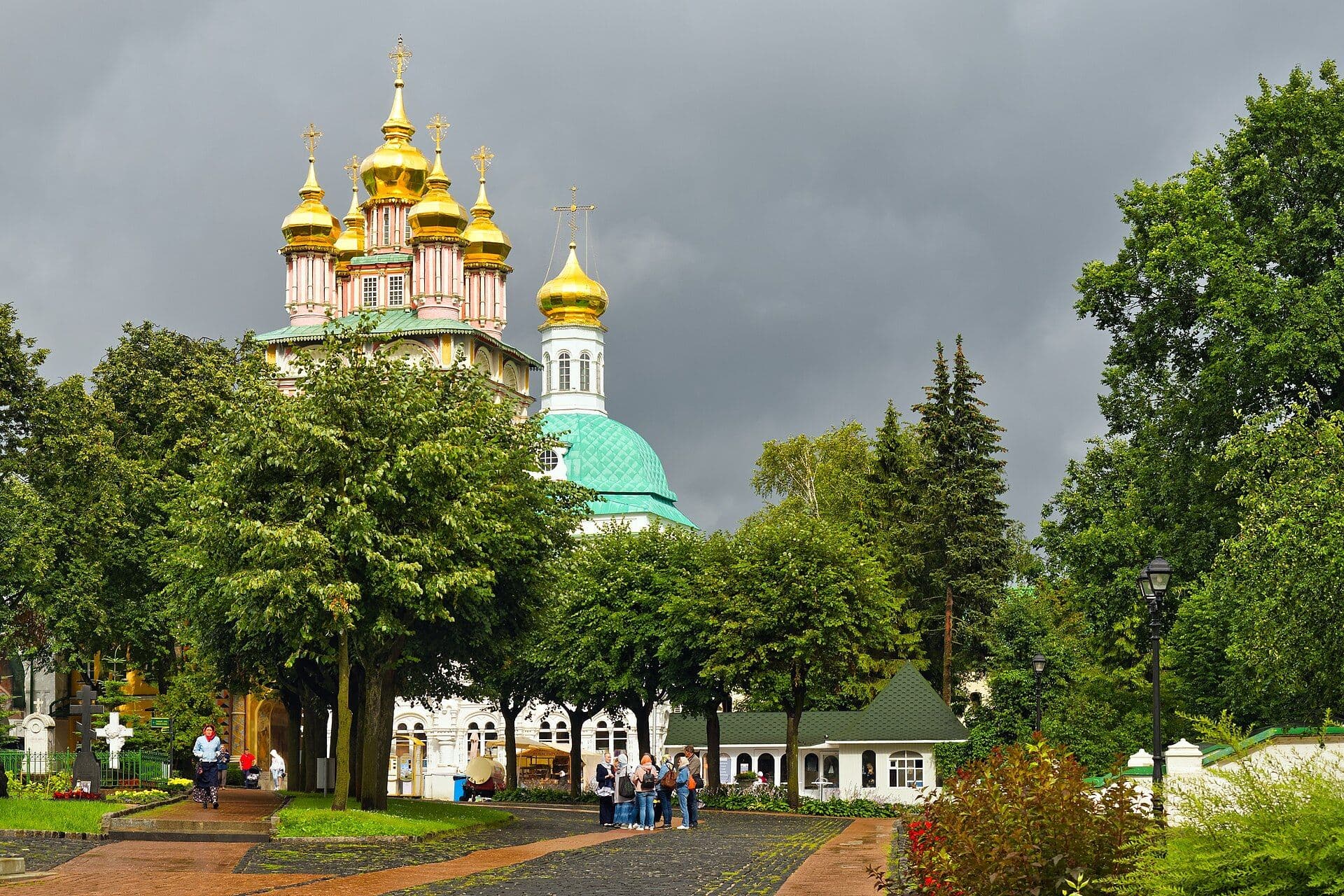 Троице-Сергиева лавра в Сергиевом Посаде - панорама с куполами