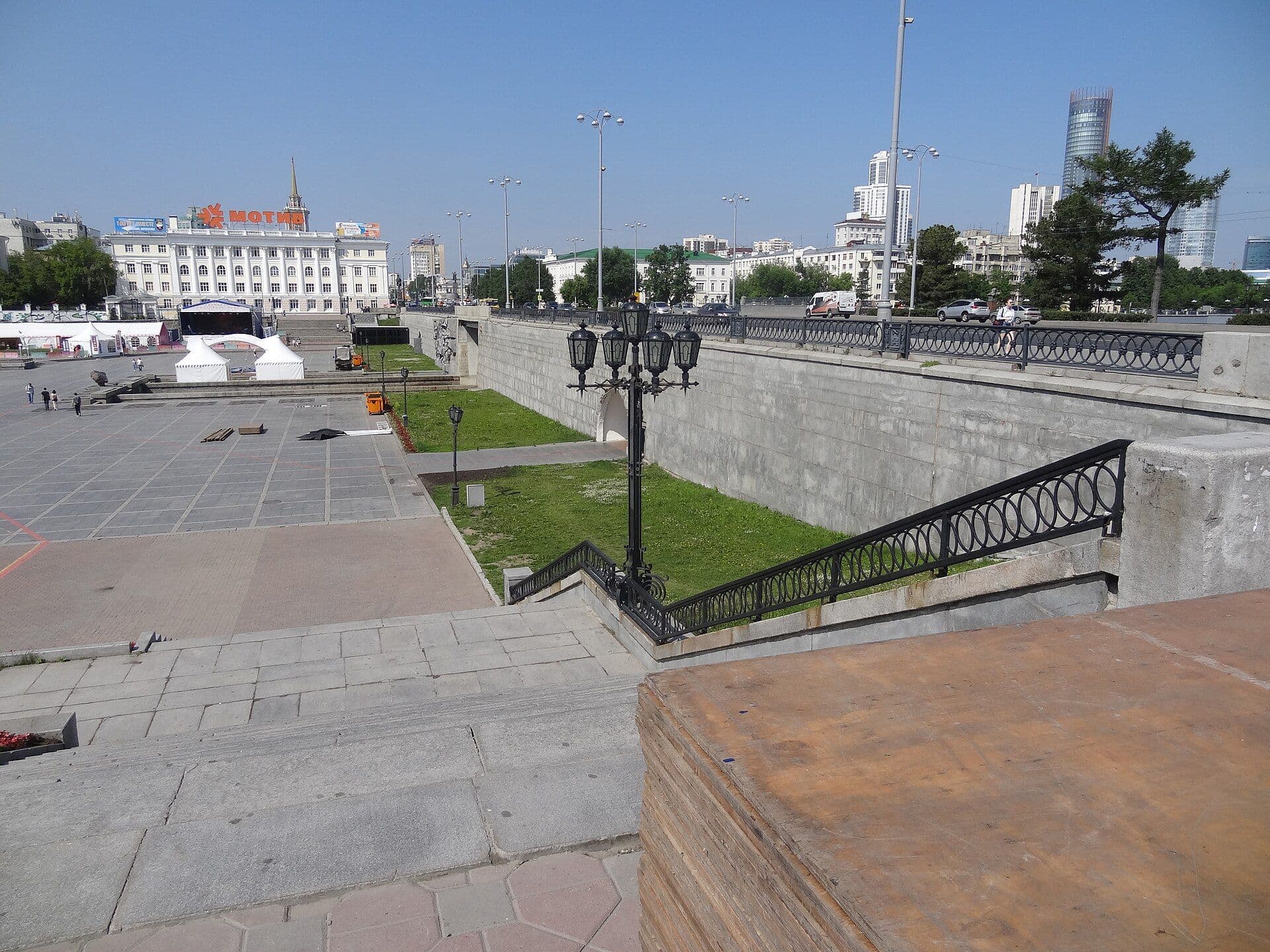Плотинка в Екатеринбурге: плотина и Городской пруд