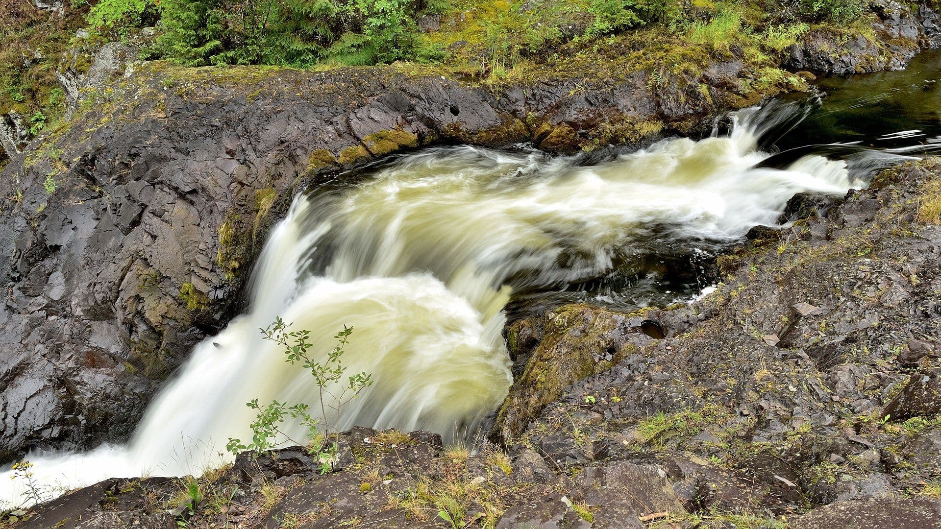 Водопад Кивач на реке Суне