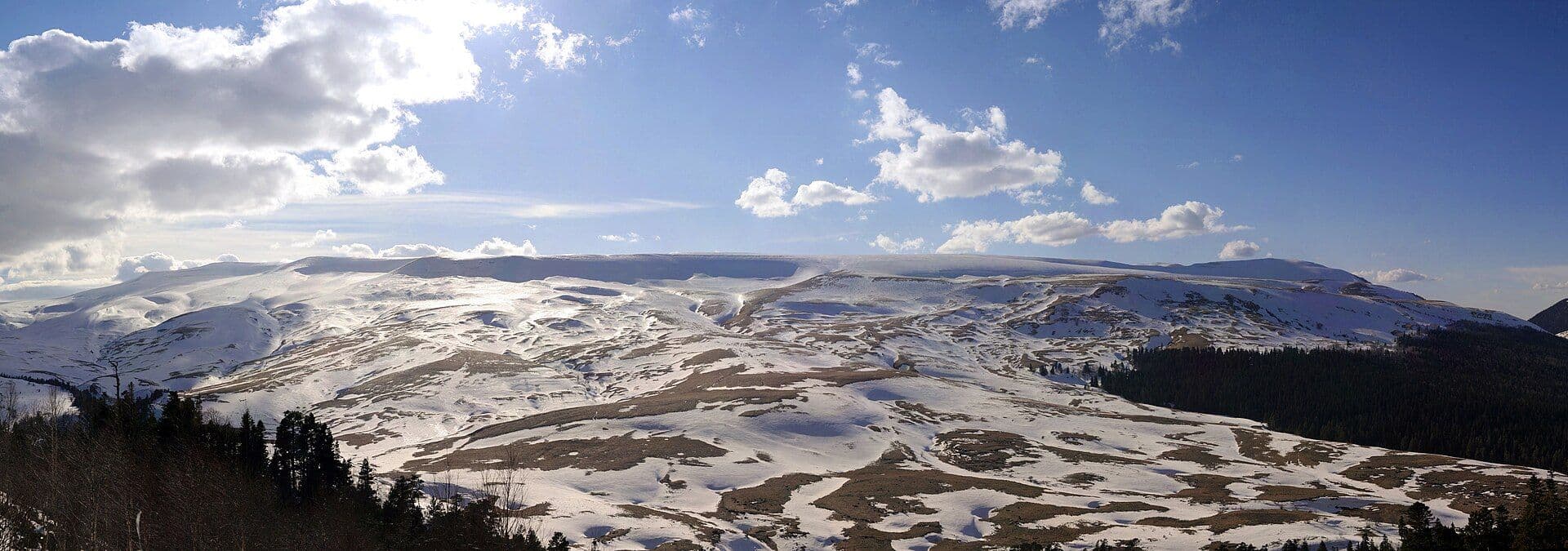 Плато Лаго-Наки - альпийские луга и панорама Кавказа