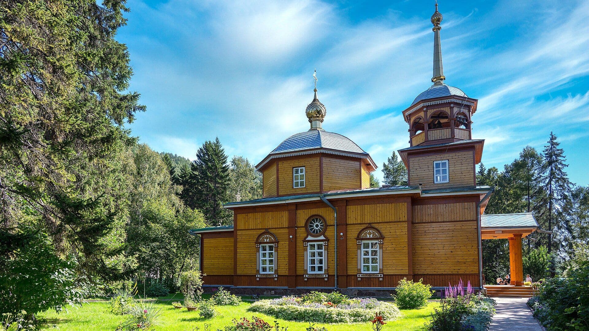 Никольская церковь в Листвянке - деревянный храм над истоком Ангары