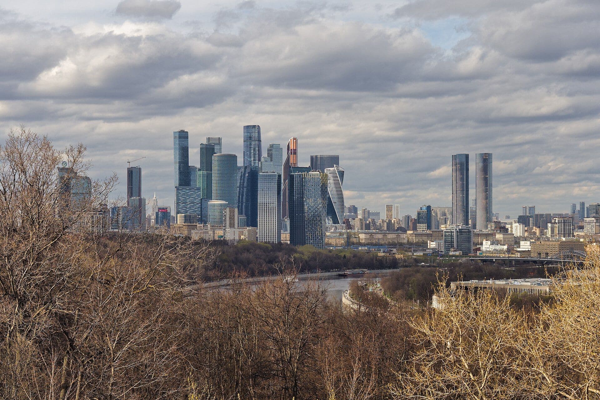 Вид на Москва-Сити с Воробьёвых гор