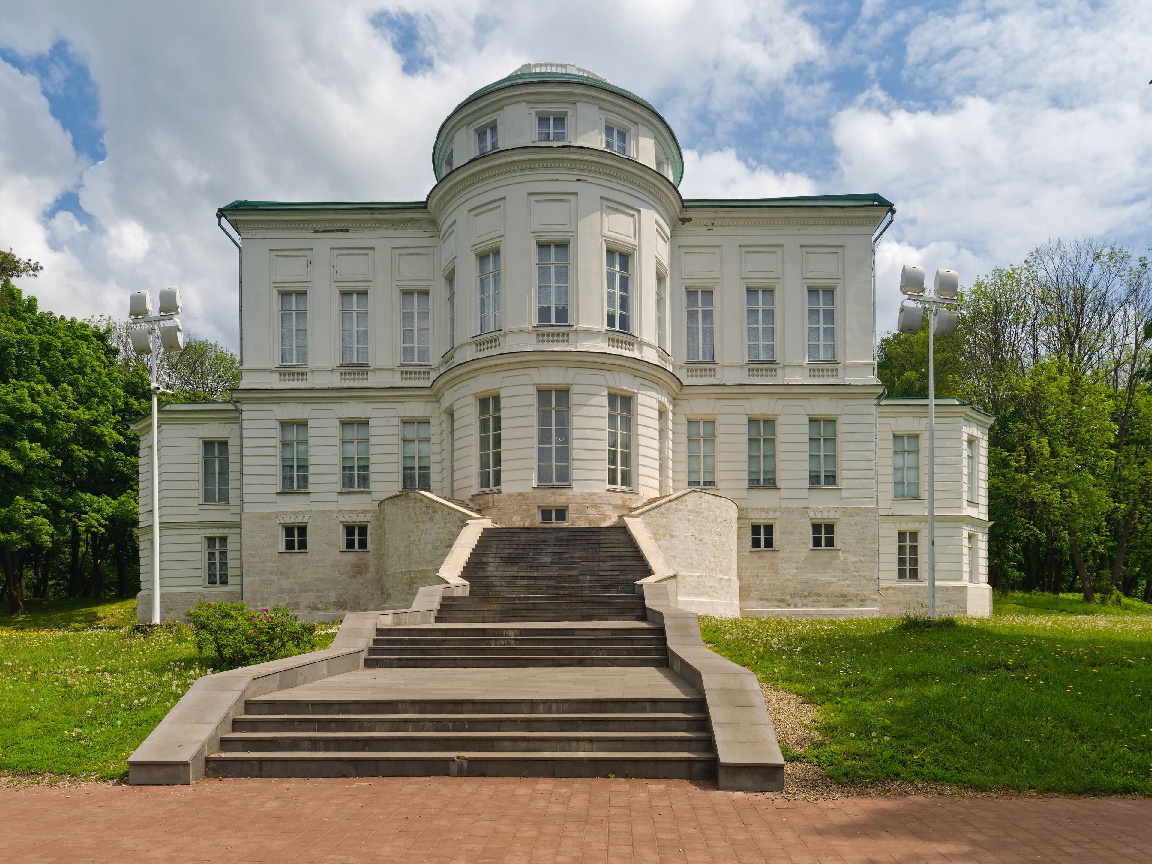 Богородицкий дворец: главный фасад с башней-колокольней