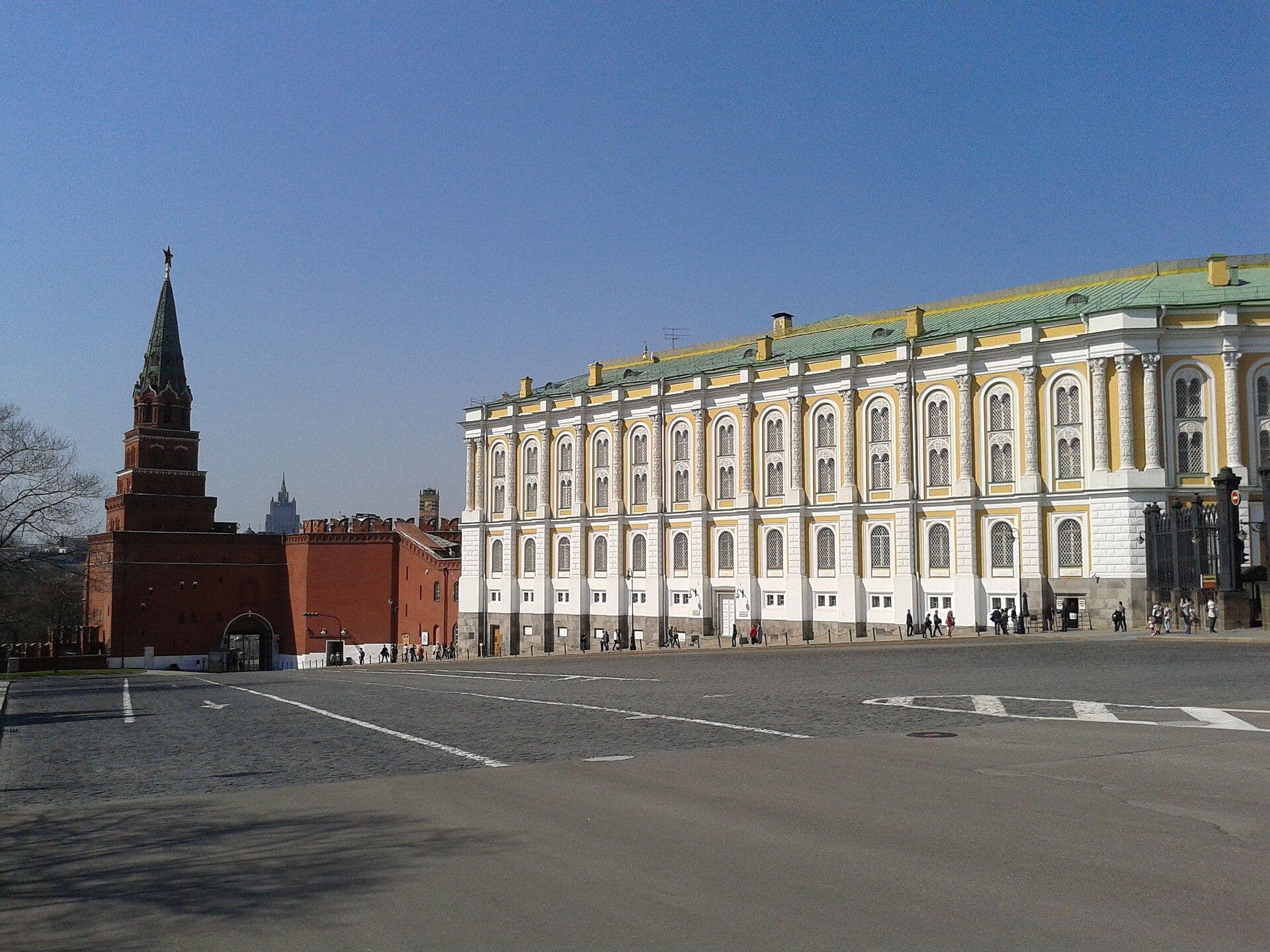 Здание Оружейной палаты Московского Кремля