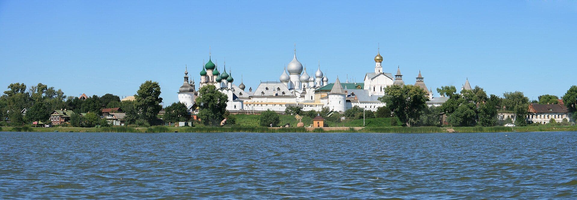 Стены и башни Ростовского кремля