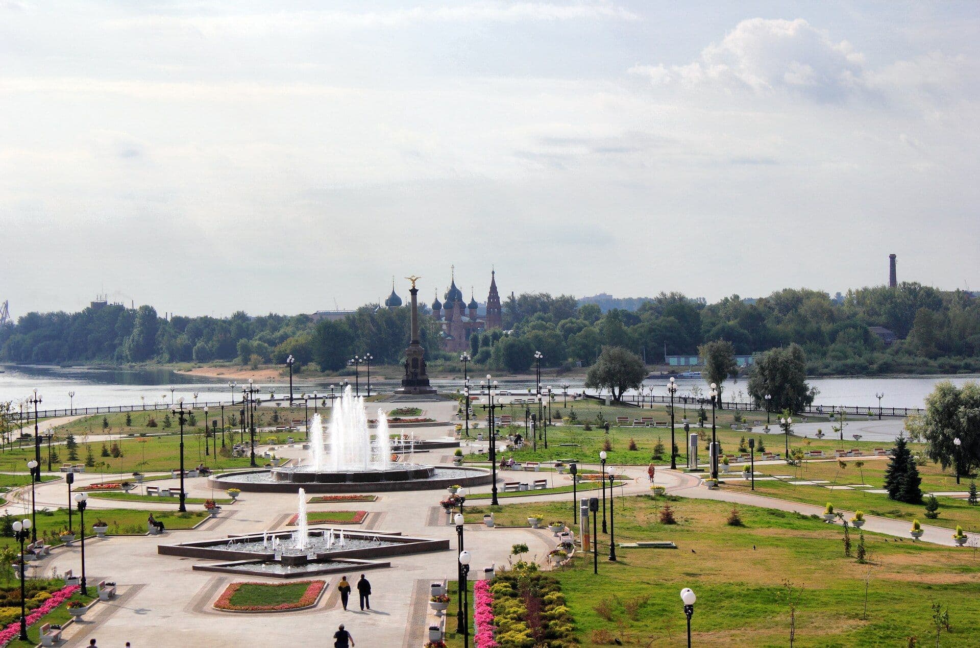 Волга у берегов древнего города