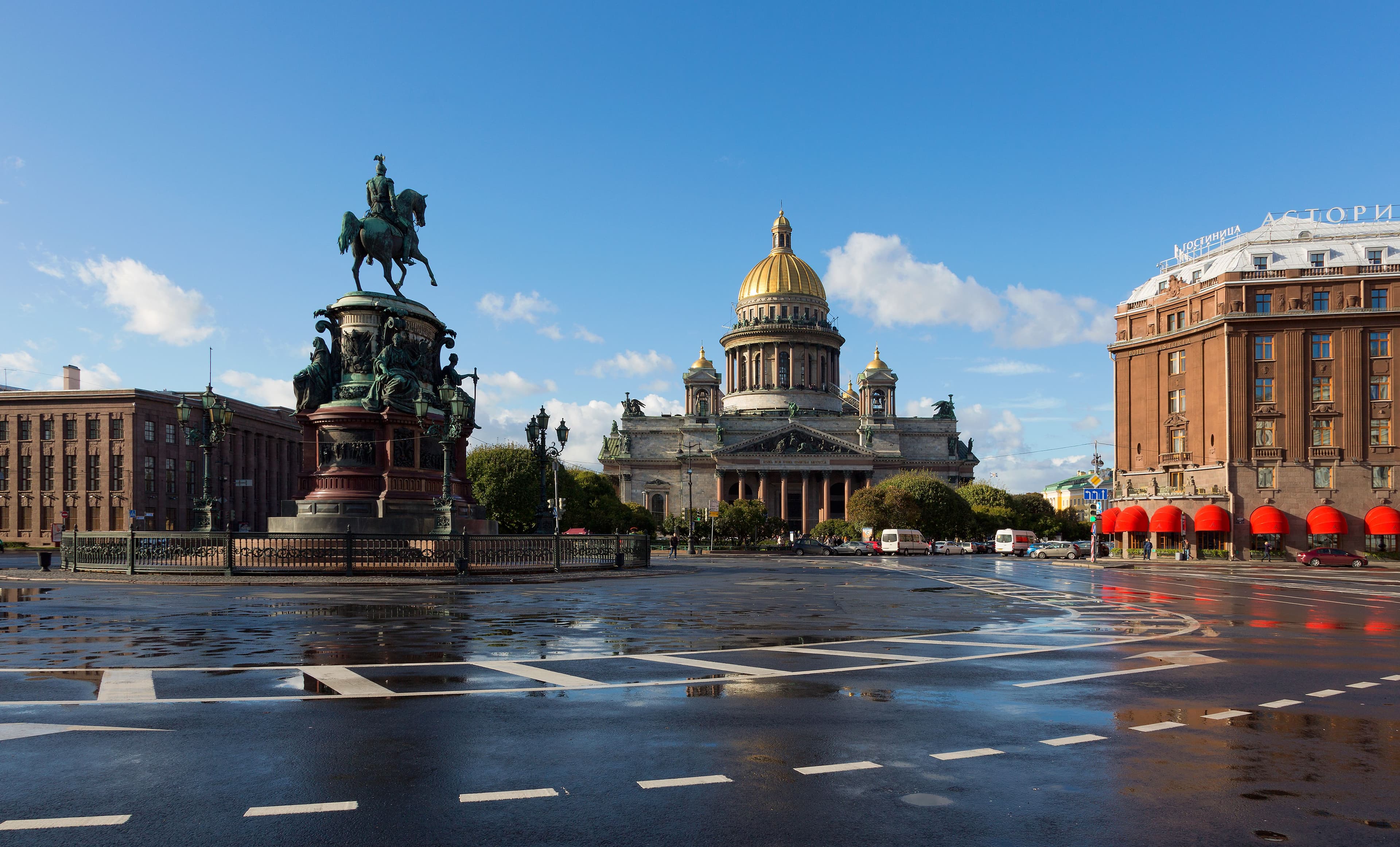 Исаакиевская площадь и Исаакиевский собор в Петербурге