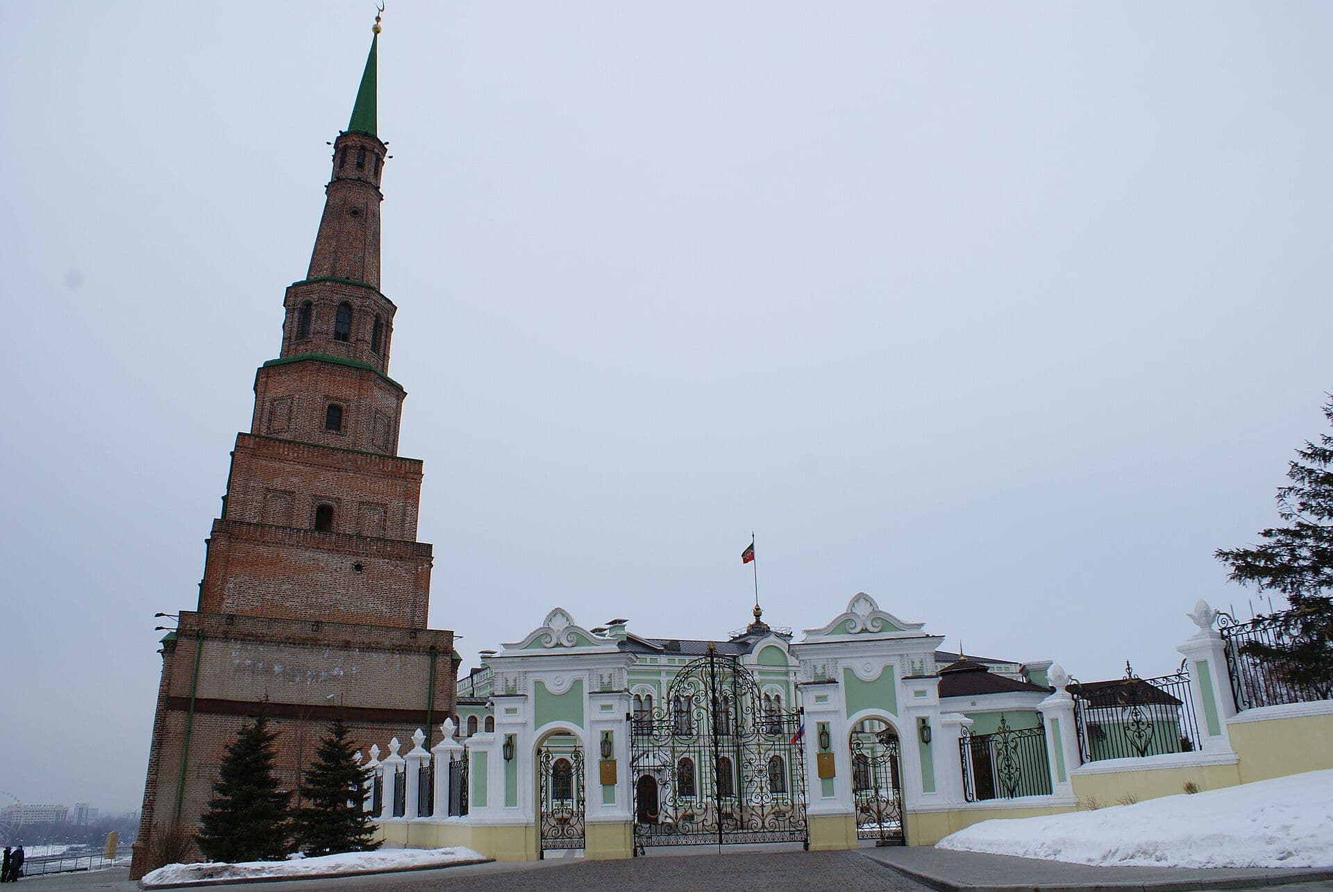 Башня Сююмбике - наклонная башня в казанском кремле
