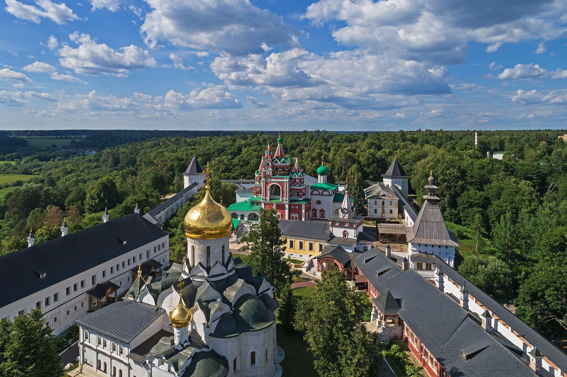 Саввино-Сторожевский монастырь на горе над Звенигородом