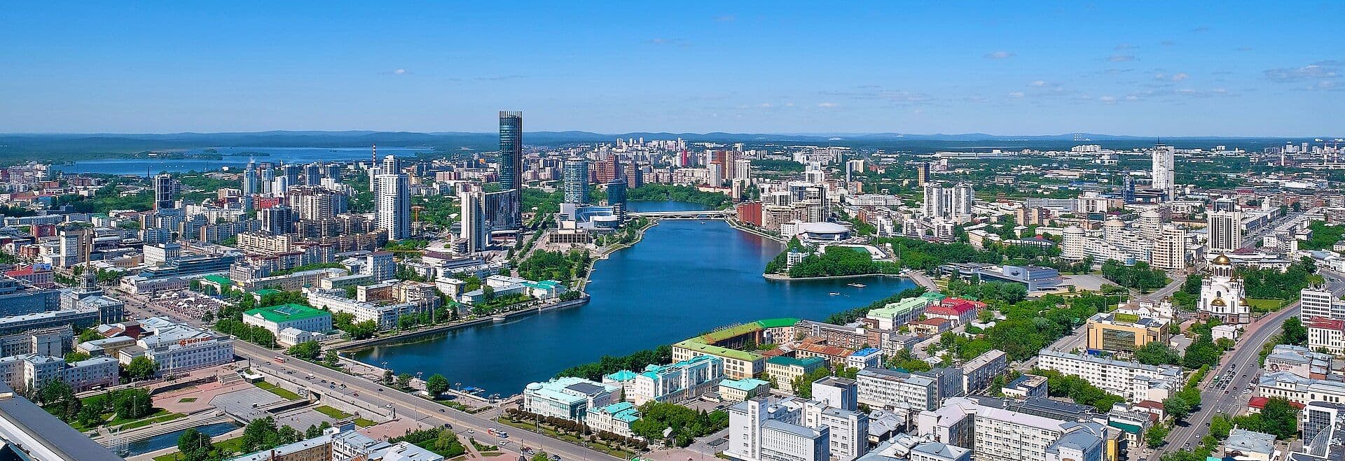 Вид на Екатеринбург с башни Высоцкого